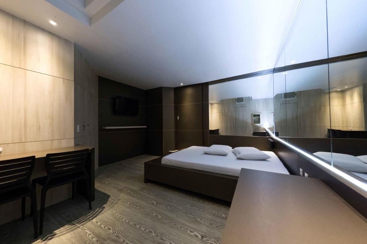 Snob Motel (Adults Only) Белу-Оризонти Экстерьер фото